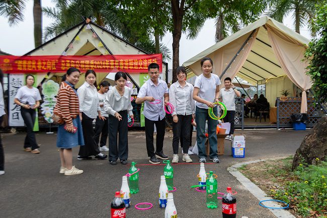 套圈現(xiàn)場。郭奎君 攝.jpg